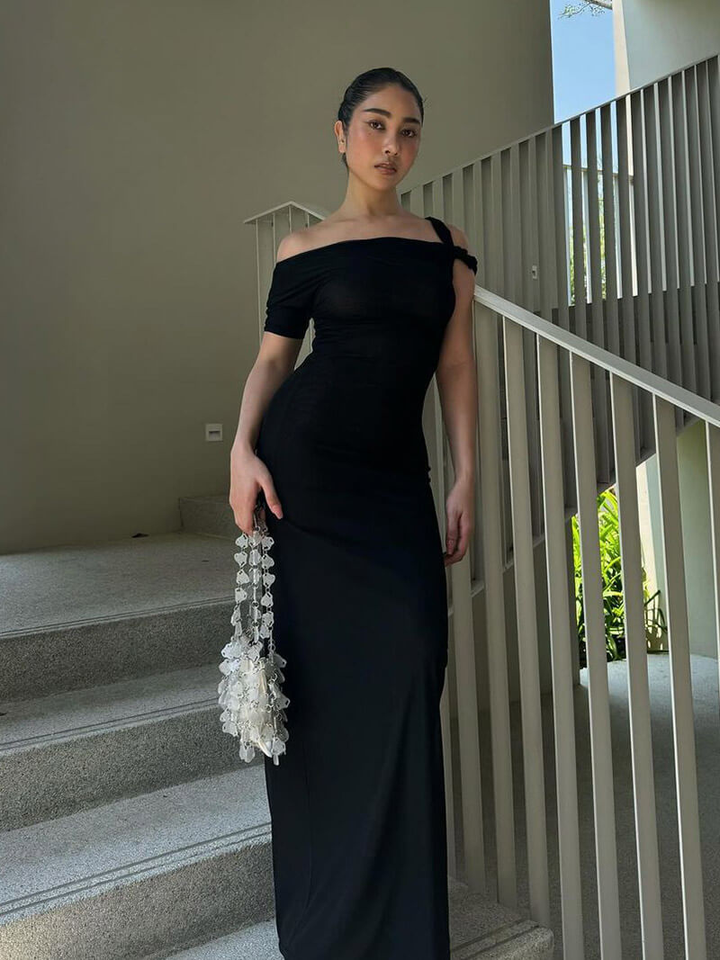 Juno | Twisted Silhouette Maxi Dress