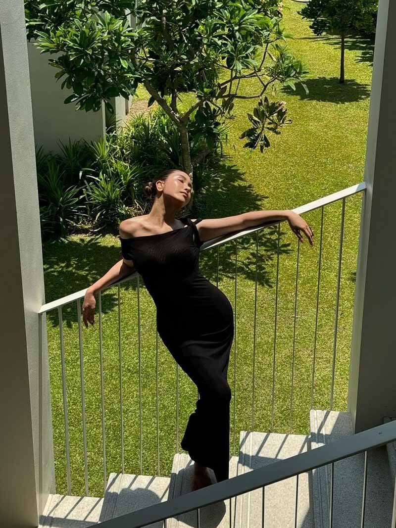 Juno | Twisted Silhouette Maxi Dress